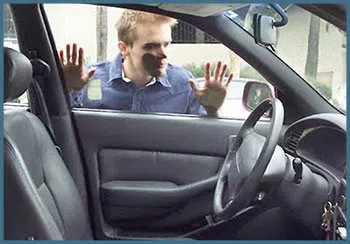 Safe Key Shop Hanover Park, IL 630-357-9013 - 19-locked-keys-in-car