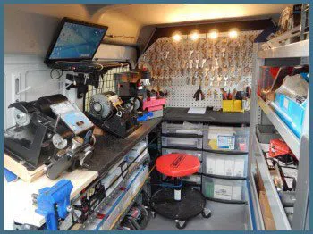 Safe Key Shop Hanover Park, IL 630-357-9013 - 2-mobile-locksmith